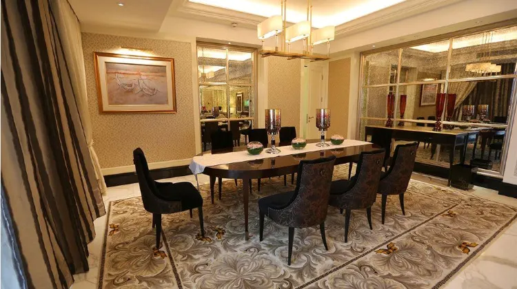 ザ トランス ラグジュアリー ホテル バンドン 食事・レストラン