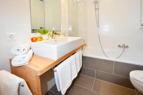 SchmiedhofFamily Apartment With Balcony