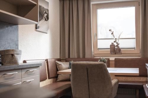 带阳台的两卧室公寓