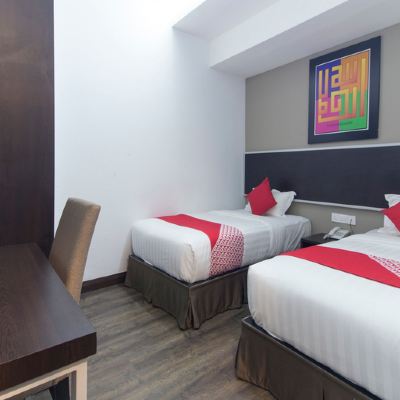 Bilik Kembar Standard Kupon Capital O 978 Midaris Hotel