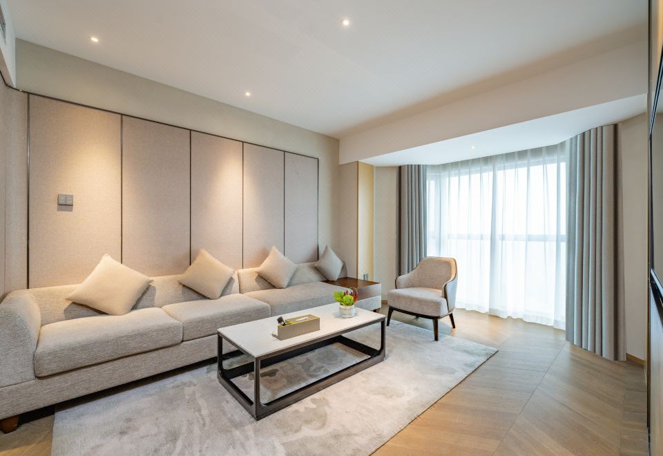 Holiday Inn Shanghai HuaxiaSuite - 1-Bedroom, City-View (Double Bed)