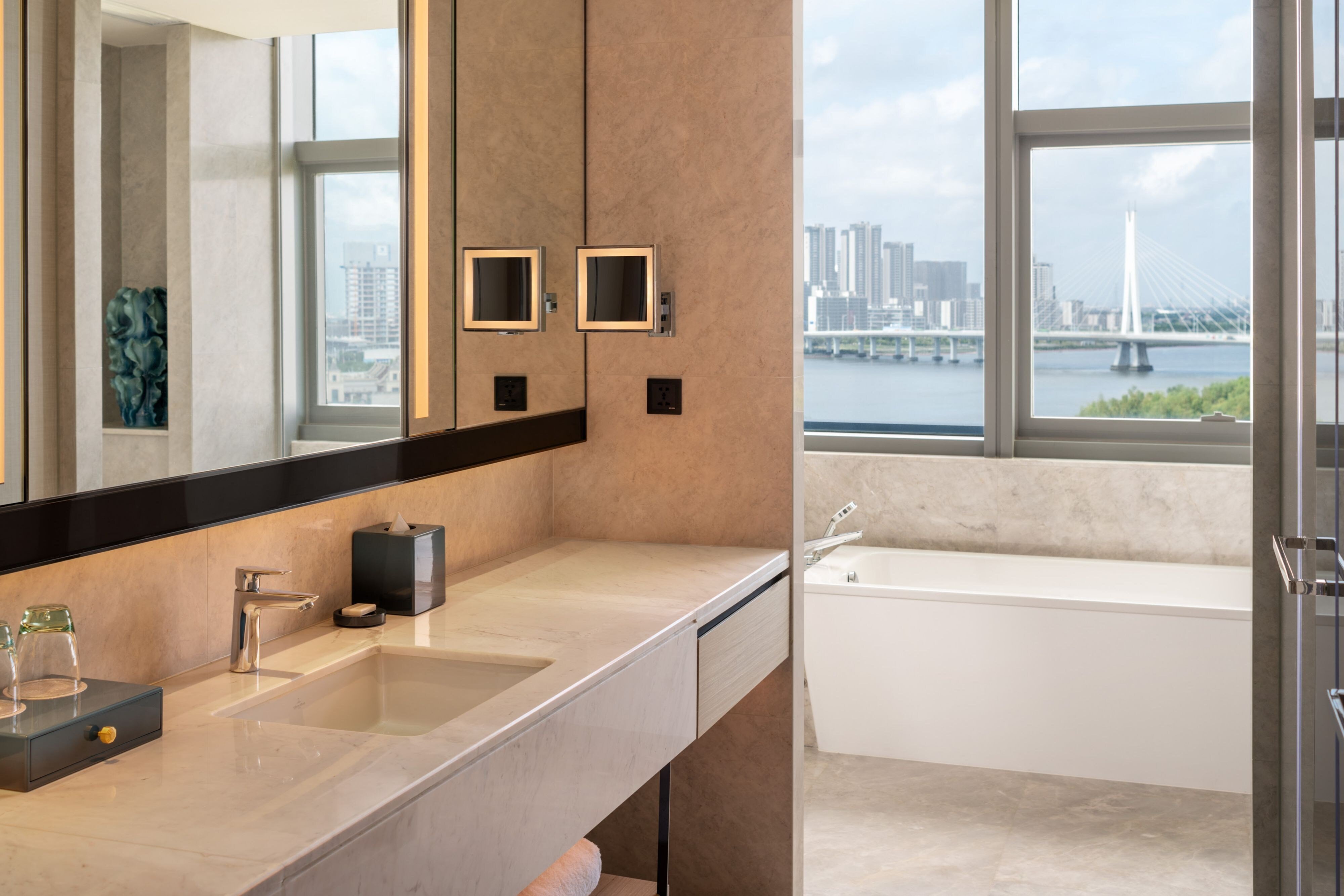 行政全江景套房