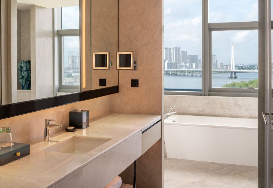 行政全江景套房