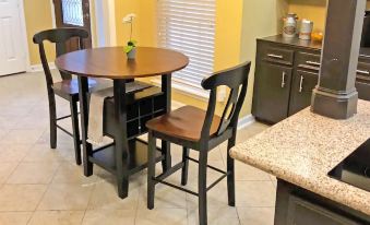 4Bdrms 2Bath 6Beds - Med-Center MM-Park - Housity