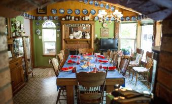 Red Horse Bed and Breakfast - Housity