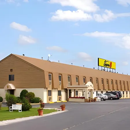 Super 8 by Wyndham Bangor