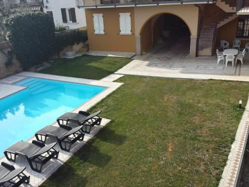 泳池景公寓 - 带露台