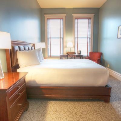 Standard Queen Room Montvale Hotel Promo Code