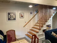 Tranquil retreat  on 16 acres sleeps 10 guests. Hotels in Izard County