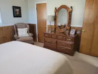 The Barge Inn has amazing views of beautiful Kentucky Lake. Hotele w: 