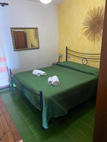 带露台的双卧室海景公寓