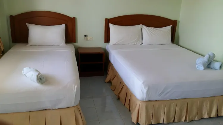 ห้องพักสำหรับ 3 ท่านพร้อมเครื่องปรับอากาศ