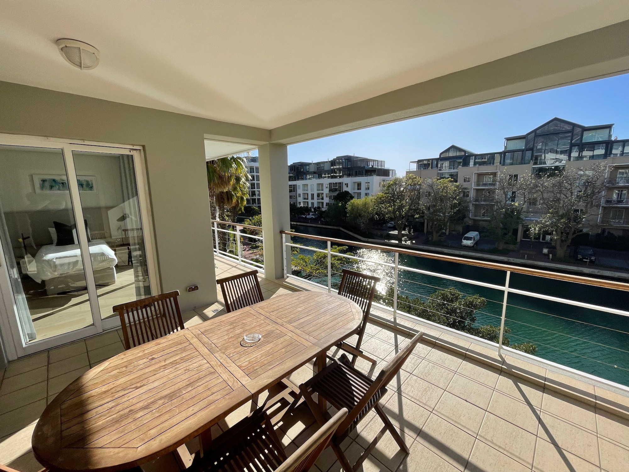 Mountain Marina Luxury Apartments三床房尊贵1