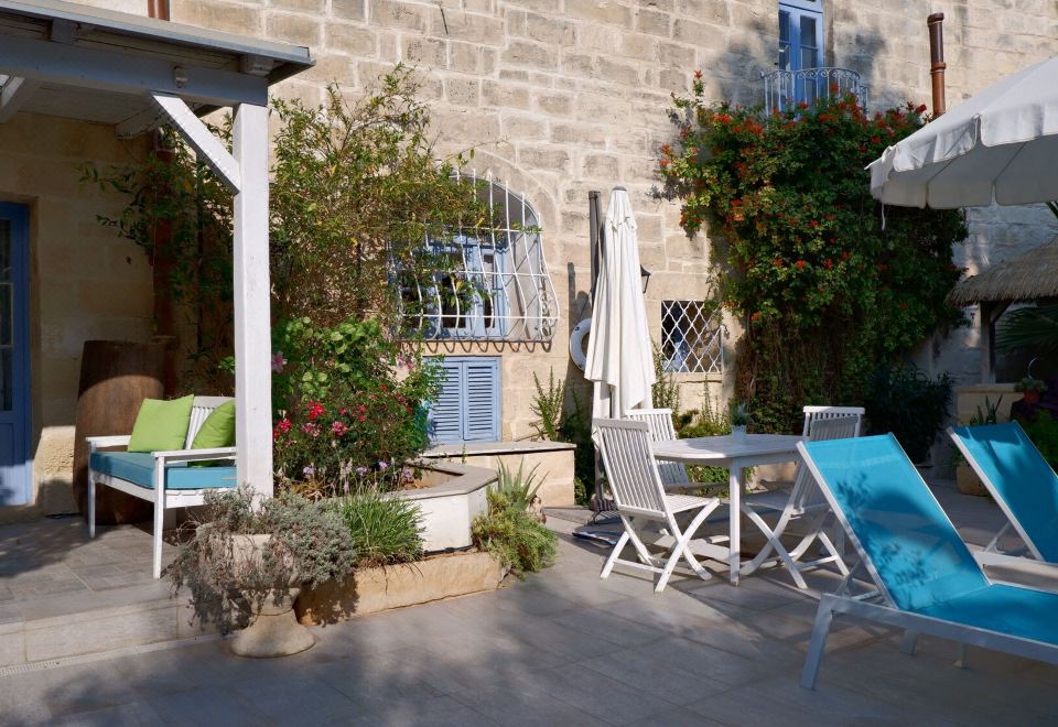 Hotel Village Knights Accommodation, Exterior, Garden