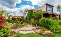 Giuaani Winery Hotels in 