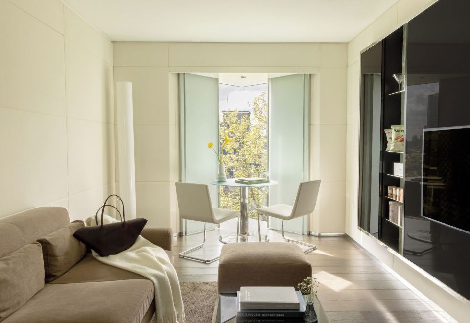 2 卧室卓越ME+ 露台可欣赏伦敦天际线