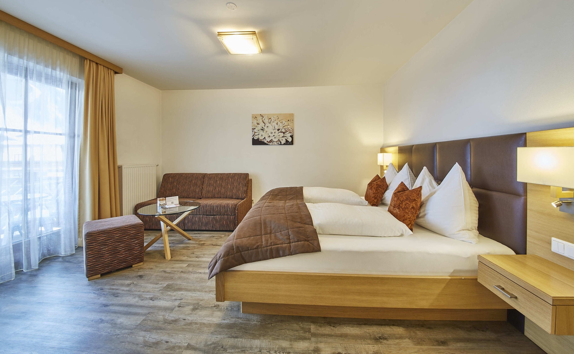 家庭房， 阳台， 副楼