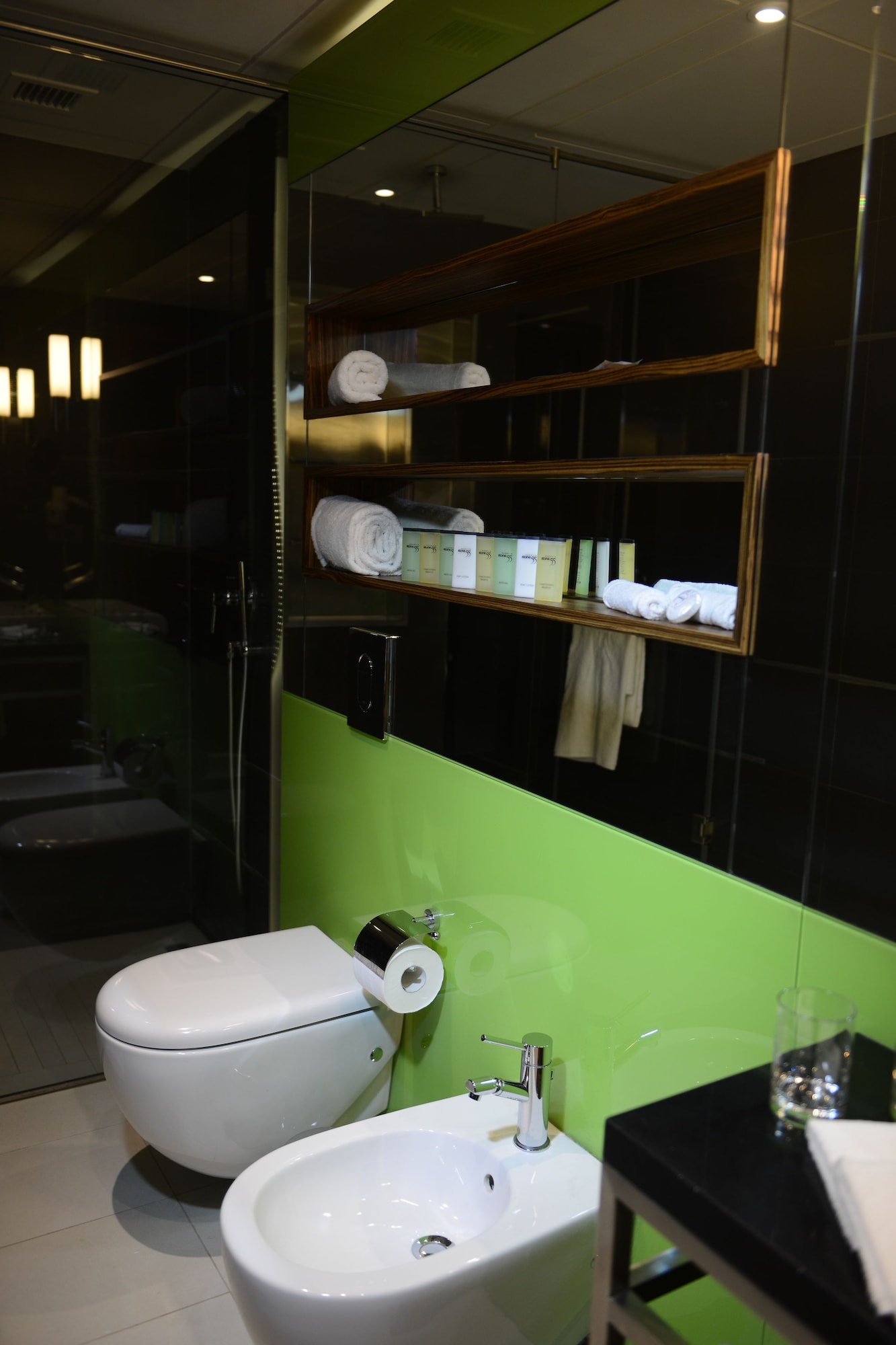 豪华双床房， 2 张单人床