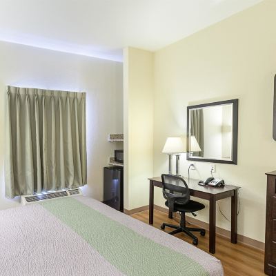 King Suite With Mobility Accessible Roll-in Shower-Non-Smoking Motel 6-Fort Worth, TX Promo Code