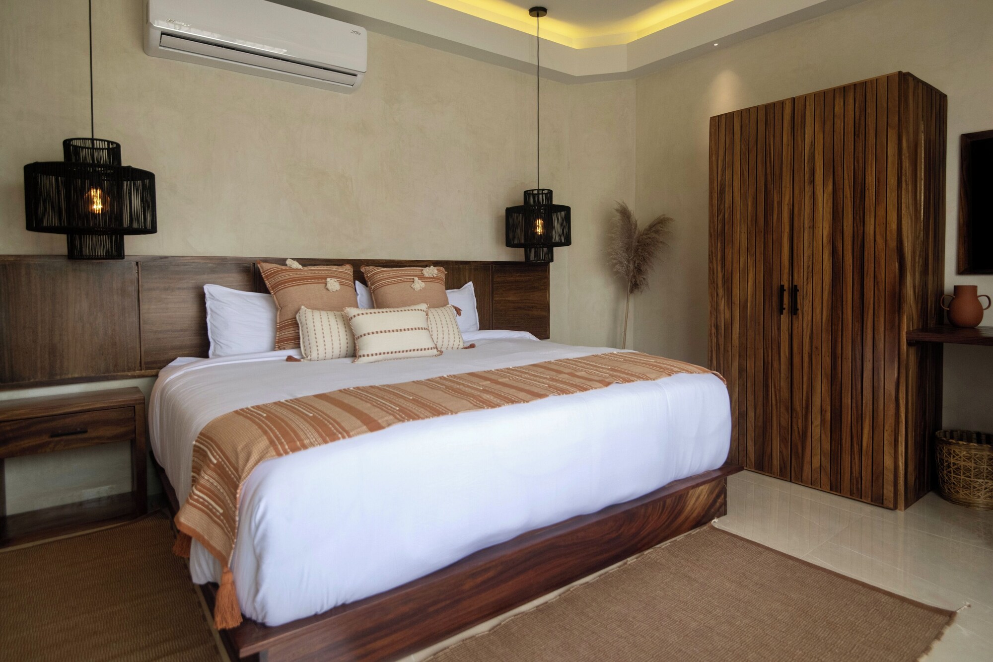 奢华开间， 1 张特大床， 厨房