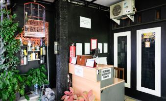 RedDoorz Syariah Near Stasiun Wates - Housity