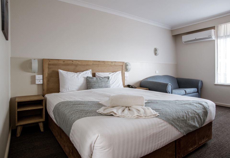 1張特大床，無煙，行政房，海濱，含無線網絡，有foxtel，有空調，含歐式早餐