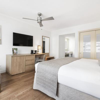 Deluxe King Room with City View Hotel Riu Plaza Miami Beach Promo Code