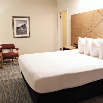 Guest Room RiverTree Inn Promo Code