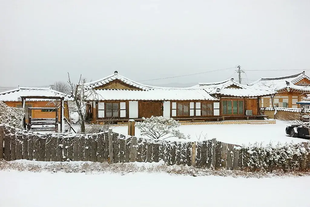 Yeongdeok Eunhaedang Hanok Stay - 영덕군