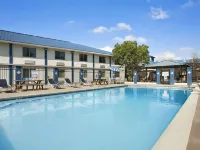 Days Inn & Suites by Wyndham Laredo Hotels in Laredo