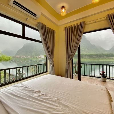 Deluxe Double Room, Balcony, River & Moutain View