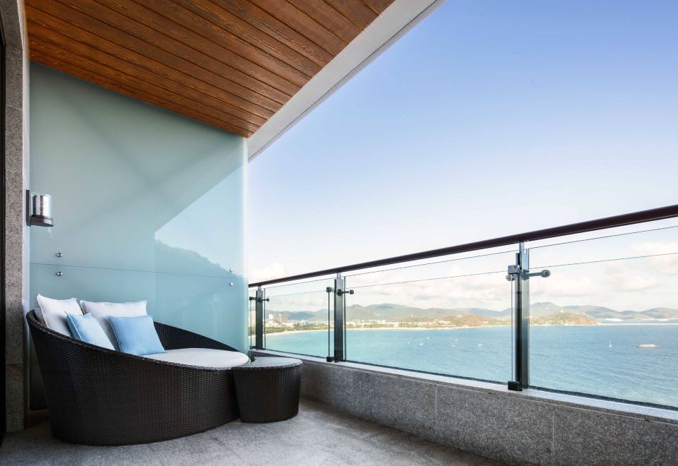 东翼揽海轩尊尚行政海景大床房