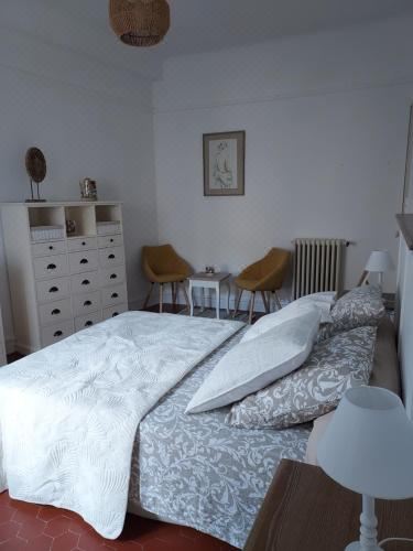 带阳台的两卧室公寓