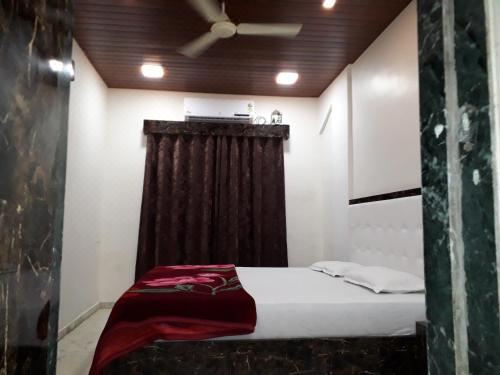 两卧室泳池别墅