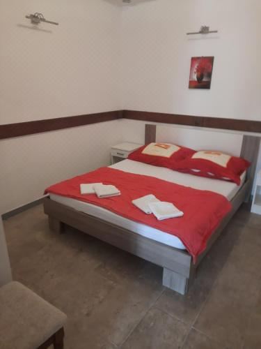 带露台的双卧室海景公寓