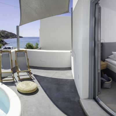 Family Studio Suite, Jetted Tub, Sea View (202)