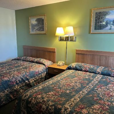 Quadruple Room with Two Queen Beds-Non Smoking