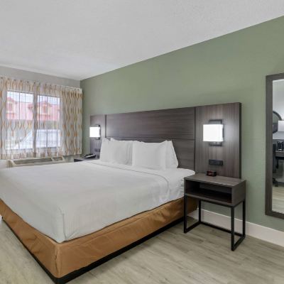 Standard King Room-Non-Smoking Days Inn & Suites by Wyndham Orlando East UCF Area Promo Code
