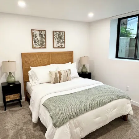 Newly Renovated, AC, Walkable, Central Downtown Bothell Отели в г. Ботелл