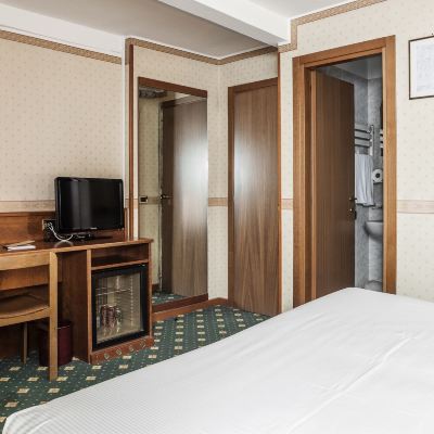 Economy Double Room Hotel des Etrangers Promo Code