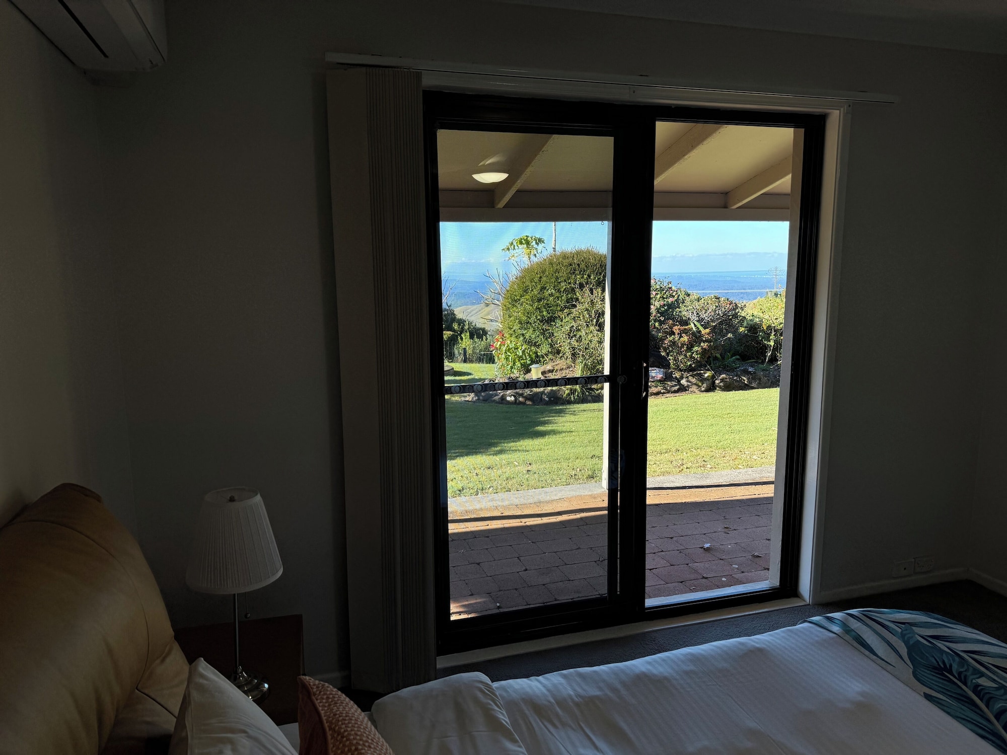 小屋，山脉景观，底楼