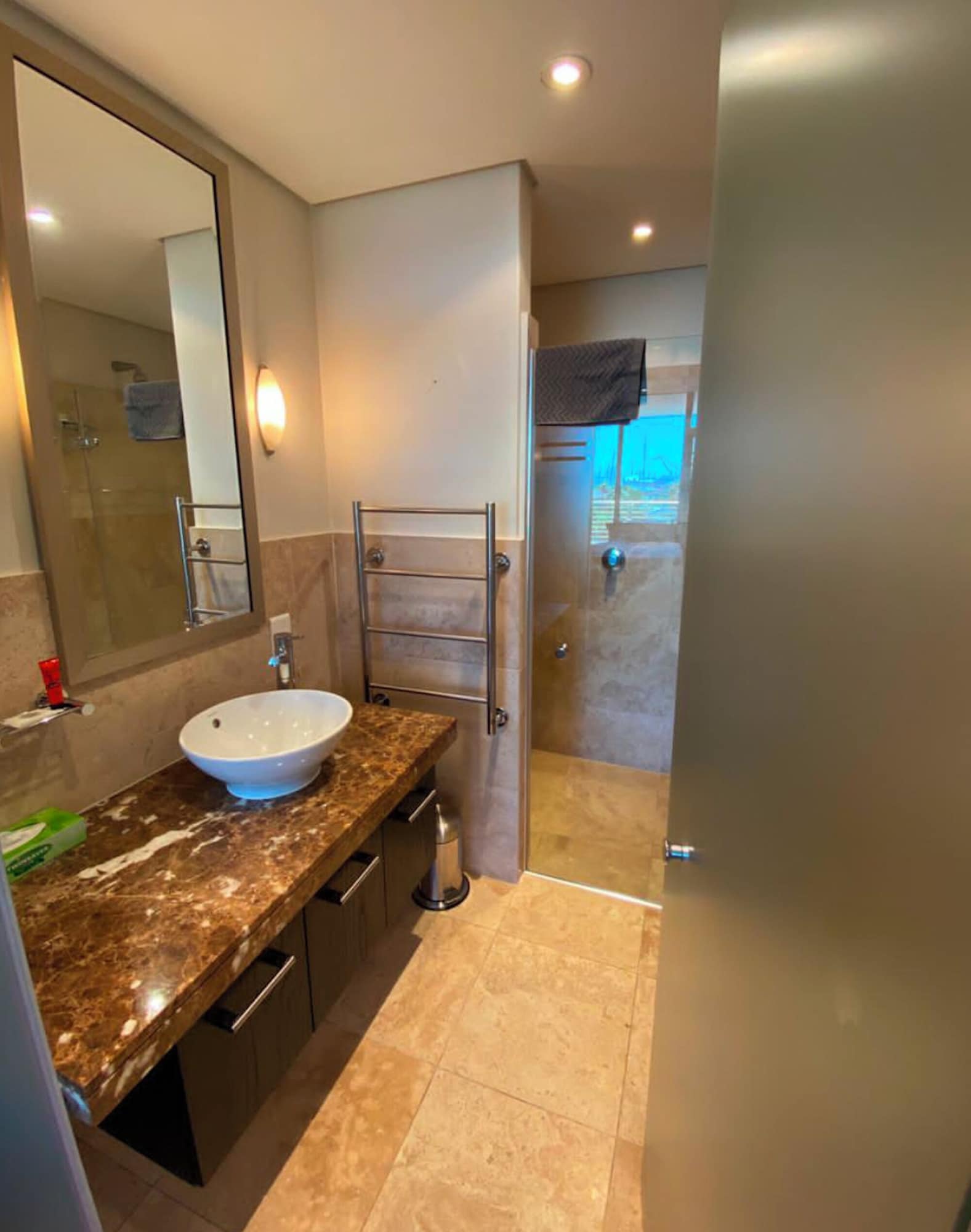 Mountain Marina Luxury Apartments尊贵一卧室公寓