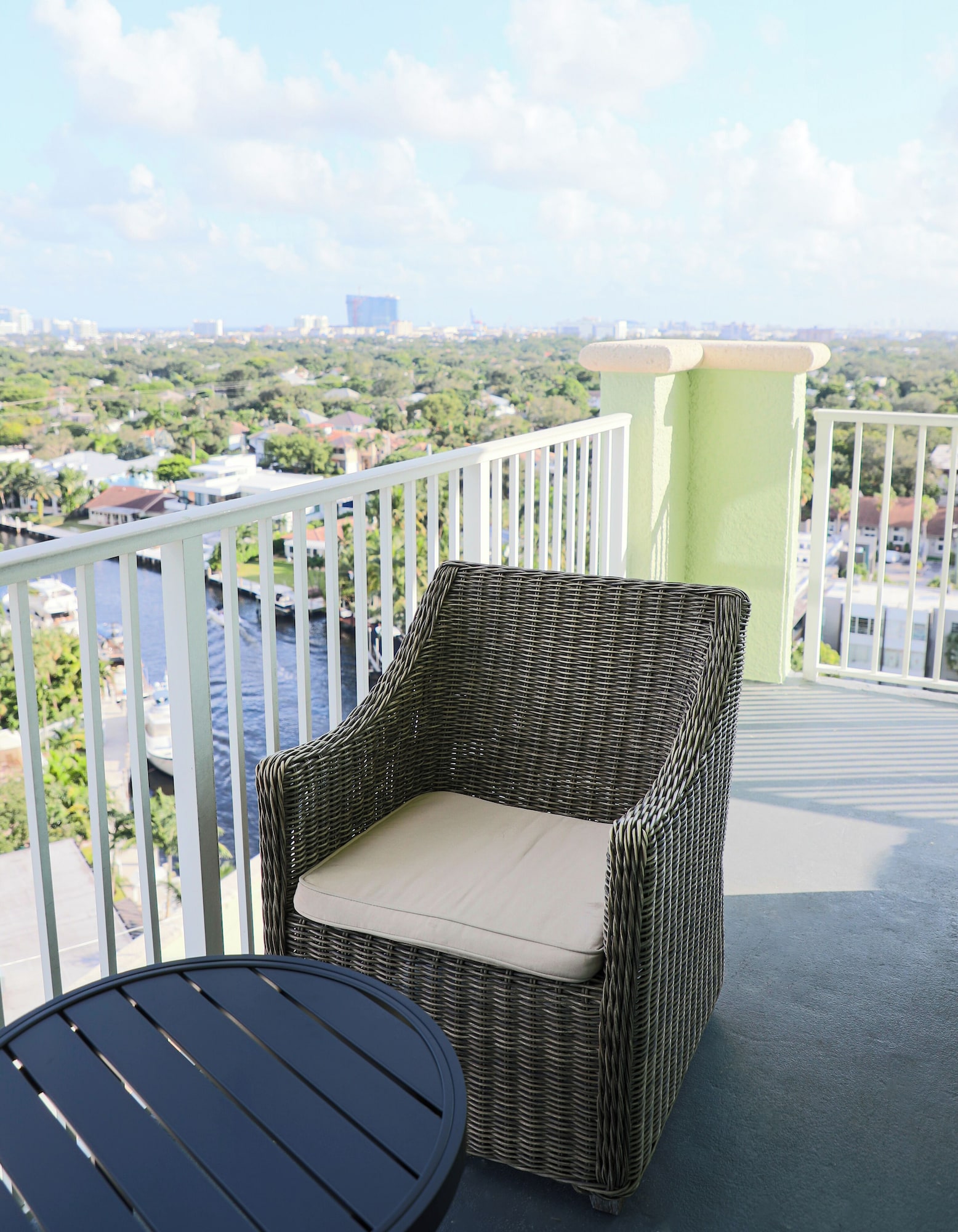 高级房，转角阳台带2张大床，城市景观