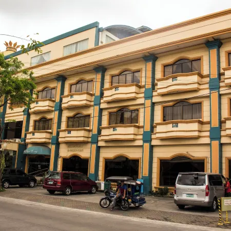 Crown Royale Hotel