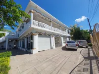 Sandy Bay Paradise Retreat - 7 Bedrooms Отели в г. 