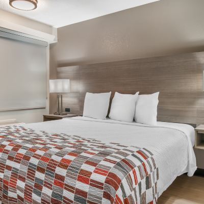 Standard King Room Non smoking Red Roof Inn Detroit Metro Airport - Taylor Promo Code
