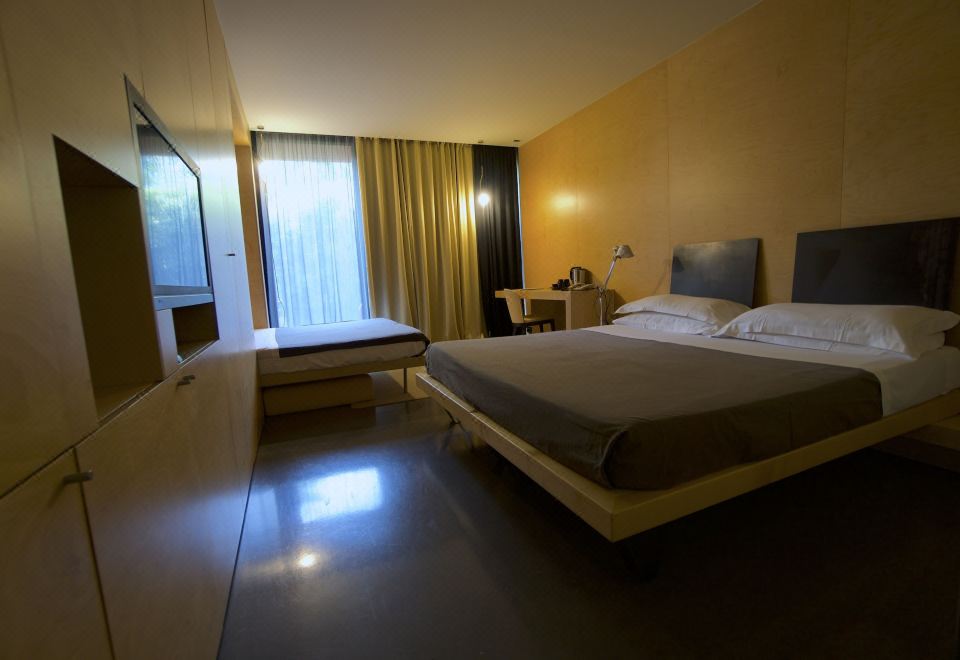 高级四人房， 副楼