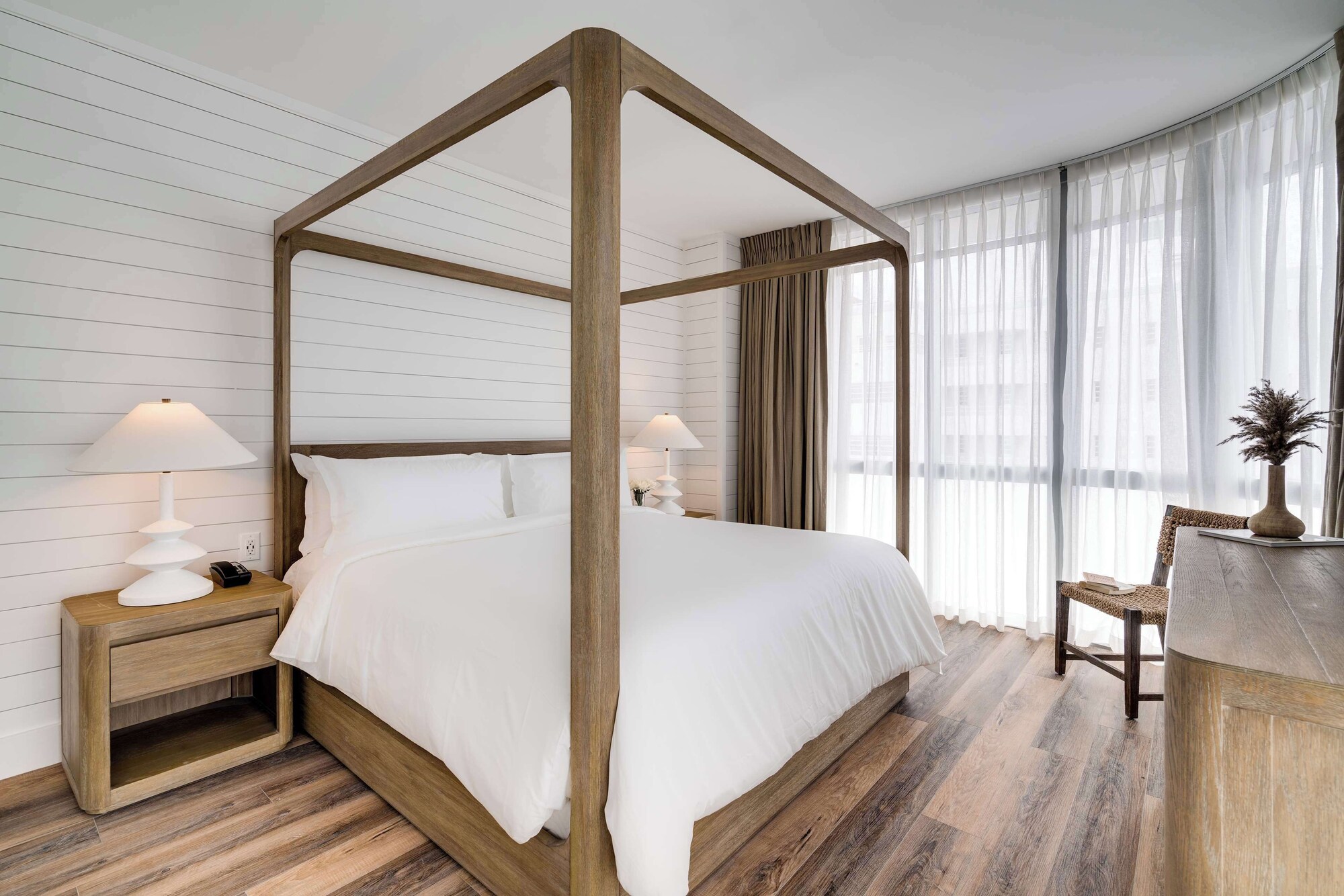 豪华卧室特大床顶层