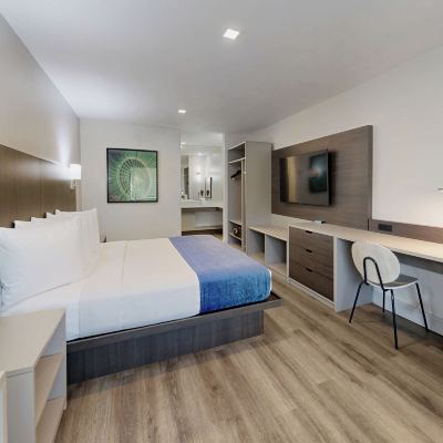 Deluxe King Room Avanti Resort Orlando Promo Code
