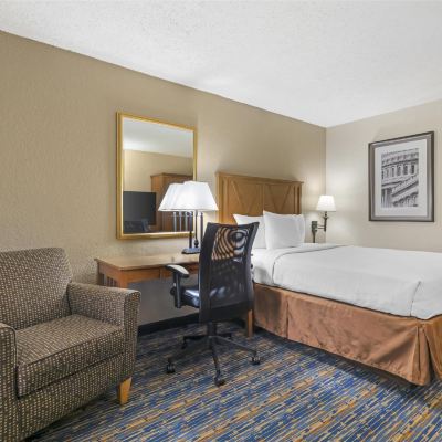 1張雙人床， 無煙， 微波爐， 冰箱， 高速互聯網接入 貝斯特韋斯特杜勒斯機場酒店優惠